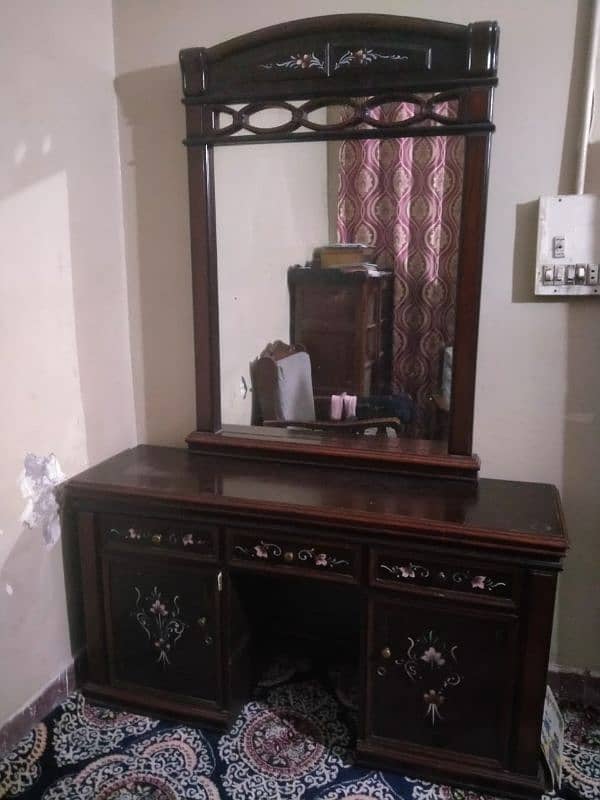 Beautiful dressing table 0