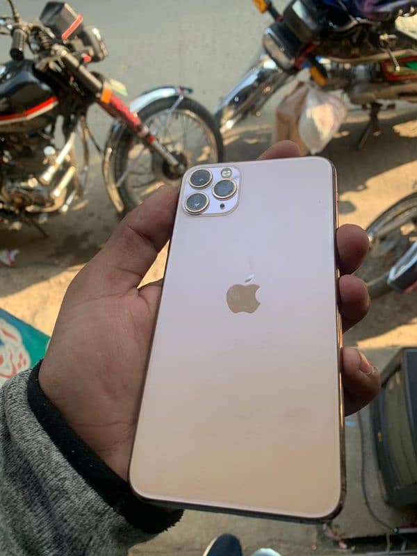 Iphone 11 pro max golden colour 3