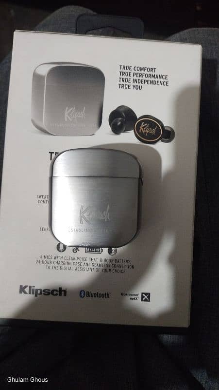 klipsch wireless earphone with charging case 0