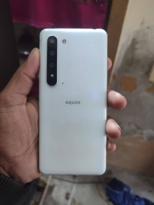 Aqous R5 12gb 256gb non pta 4