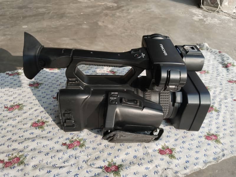 Sony HXR-NX100 Full HD NXCAM Camcorder 1