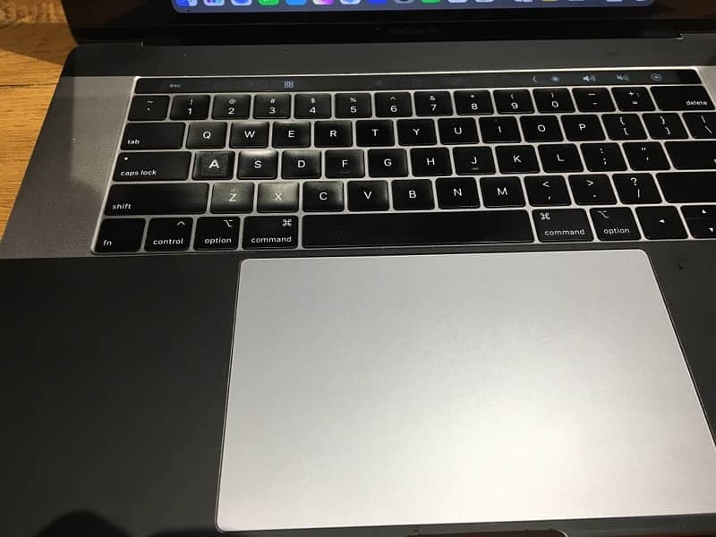 MacBook Pro 2018 15inch 4gb dedicated graphic card 9