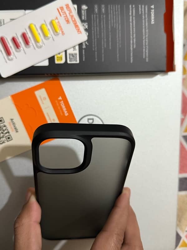 Torras Guardian Case with 2 new Silicone cases for Iphone 15 1