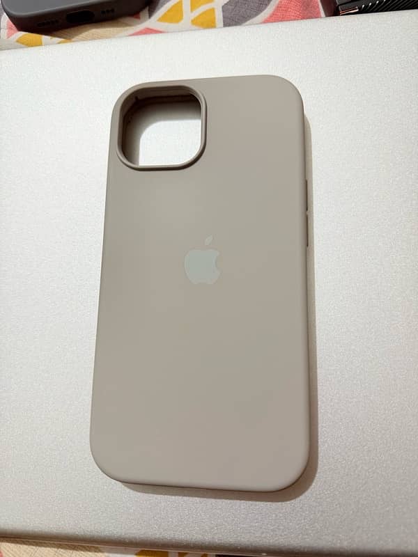 Torras Guardian Case with 2 new Silicone cases for Iphone 15 9