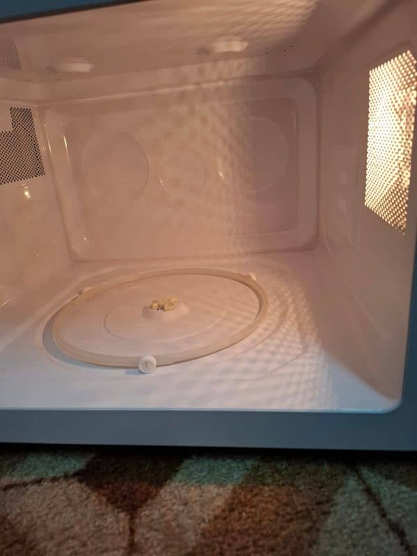 Microwave Oven available for sale in Lahore 3