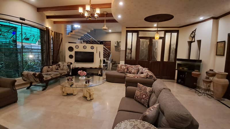 2 KANAL HOUSE FOR SALE UET SOCIETY NEXT TO VELANCIA 18