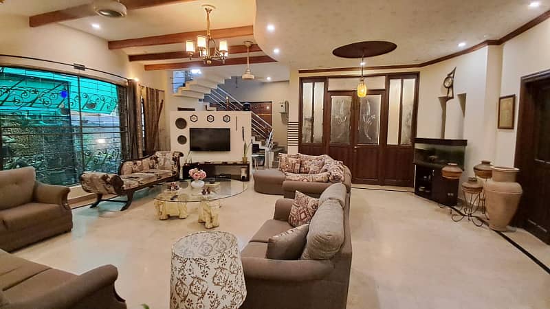 2 KANAL HOUSE FOR SALE UET SOCIETY NEXT TO VELANCIA 26