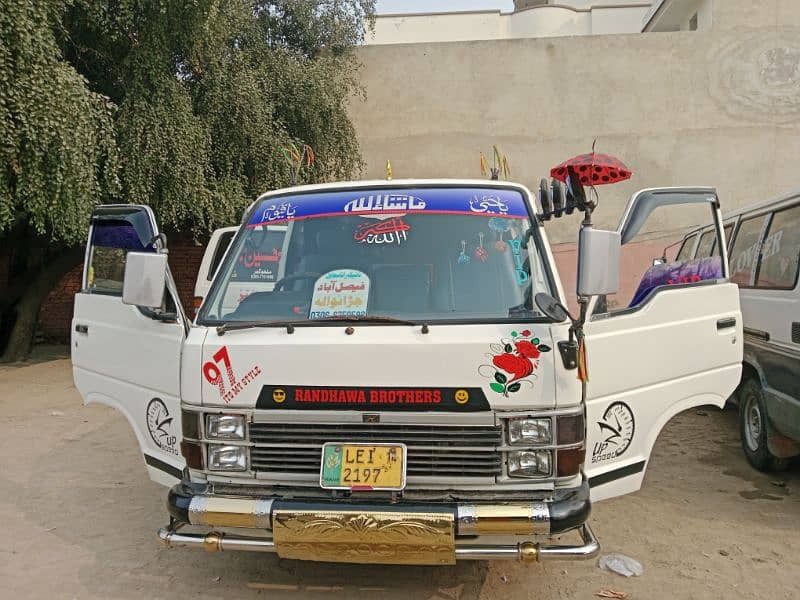 Toyota hiace van 0