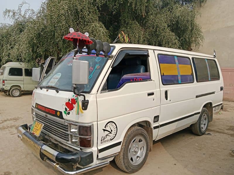 Toyota hiace van 2