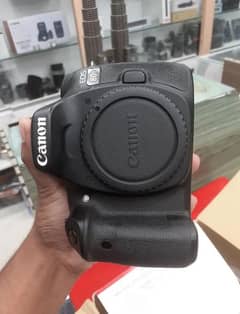 DSLR Canon 80D Camera 2 lens 2 battery 64GB memory card