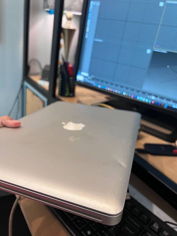 MAC BOOK PRO, (13”, early 2011) 3