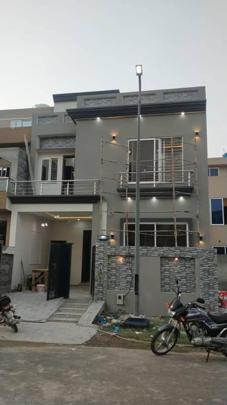 5 MARLA BRAND NEW HOUSE IS AVAILABLE FOR SALE IN KHAYABAN-E-AMIN 0