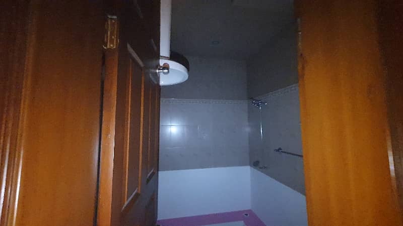 15 Marla Upper Portion 3. bed For Rent Hot Location of Muslim Town 4