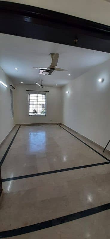 10marla upper portion avelebal for rent 4