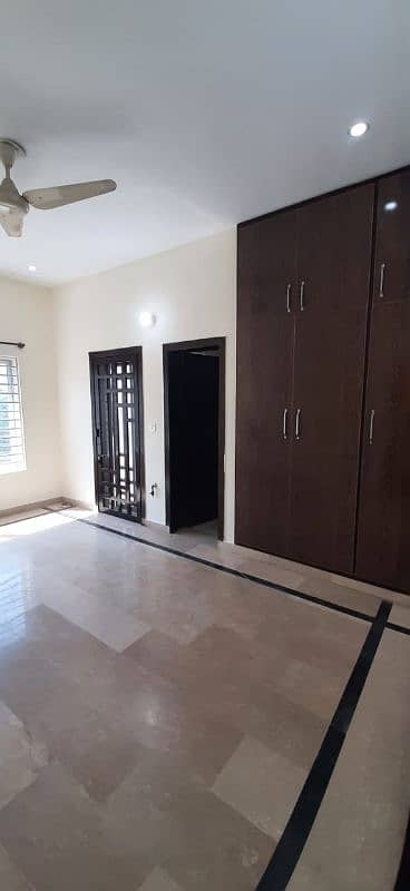 10marla upper portion avelebal for rent 16