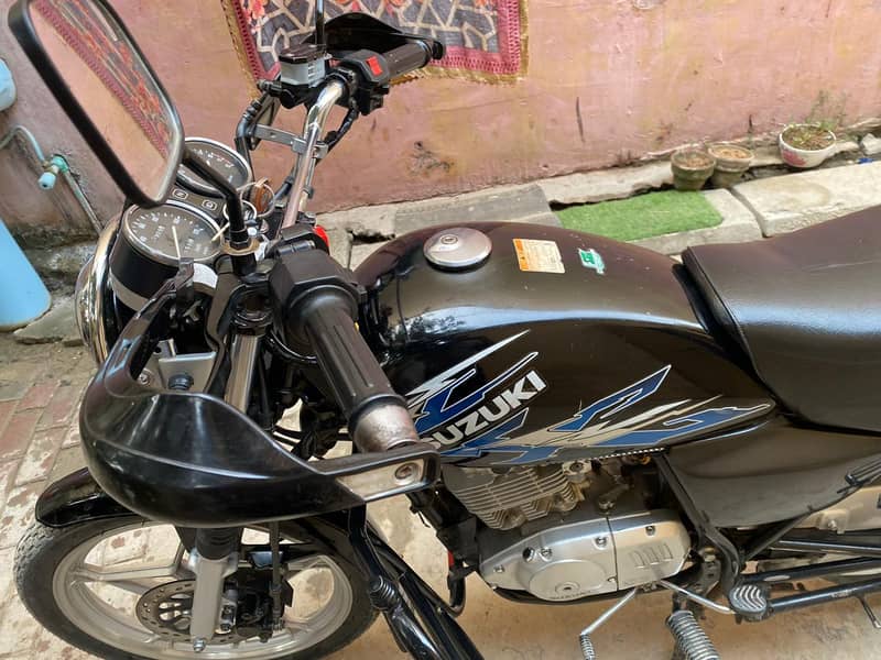 Suzuki GS 150 SE 2020 8