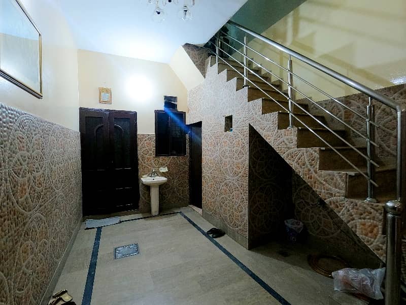 A Great Choice For A Prime Location 5 Marla House Available In Gulshan-e-Ravi 4