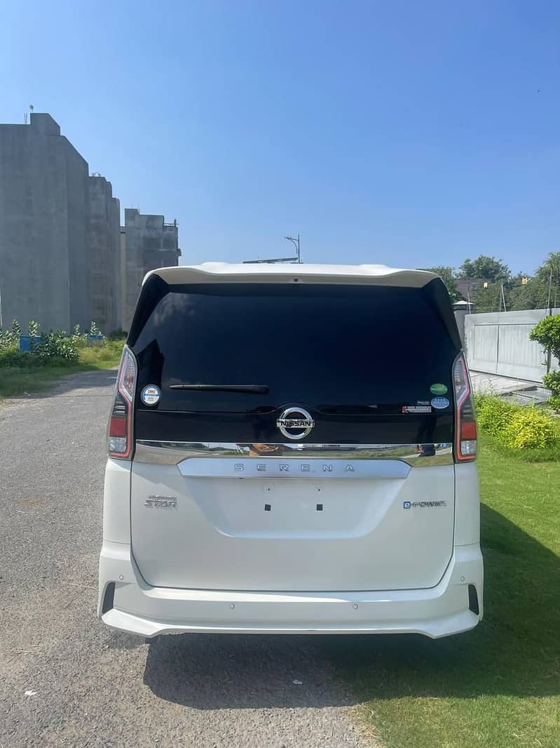 Nissan Serena e power 4