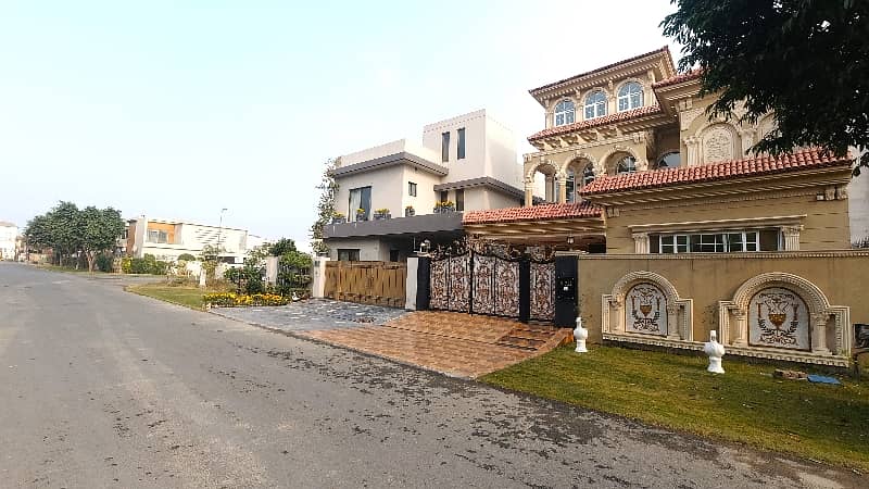 10 Marla House Ideally Situated In DHA Phase 6 - Block D 2