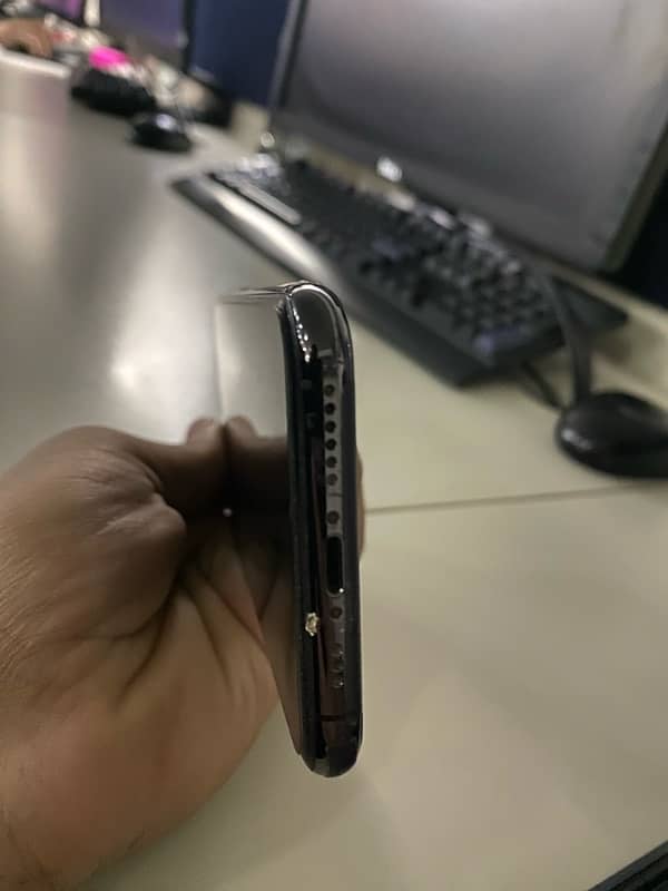 Iphone 11pro pta approved 5