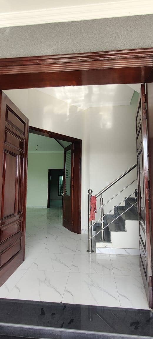 House For Sale In J Block LDA Avenue 7