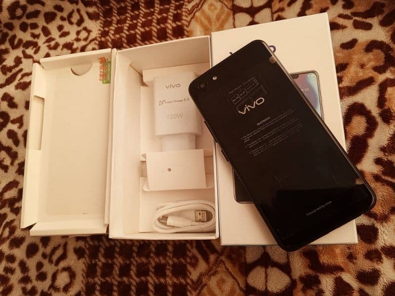 vivo y83 (6/128)* face ID, Box, Charger 1