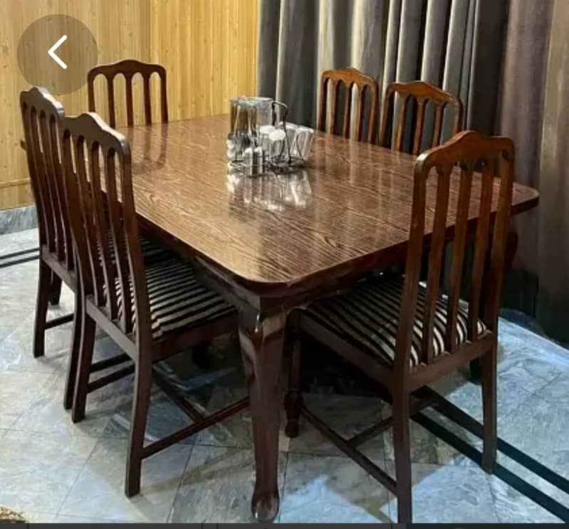 Excellent condition dining table with 6 chairs, neat and clean 4