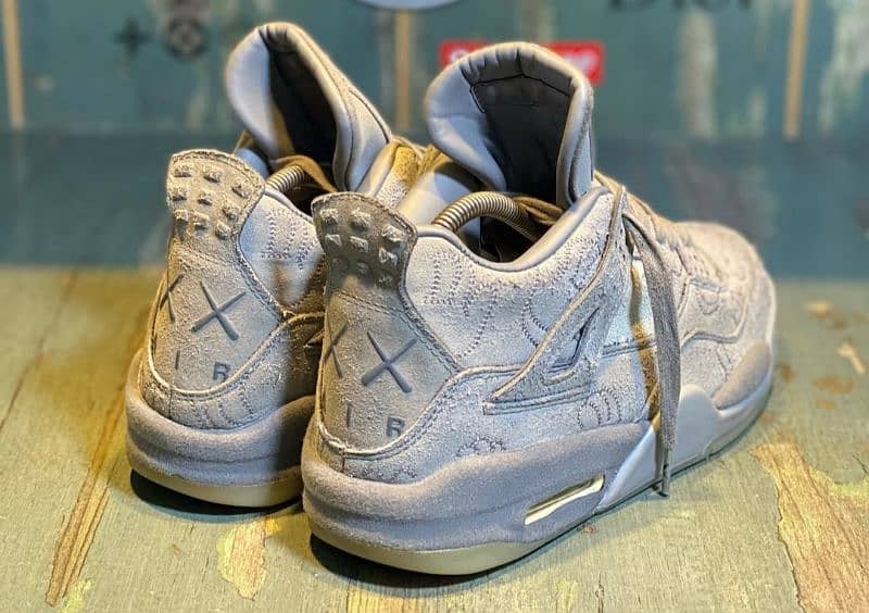 Original Nike Air Jordan Retro 4 "KAWS" 1