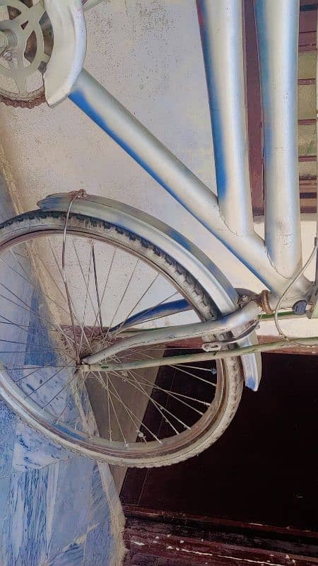 cycle for sale achi condition main hai paint new 0