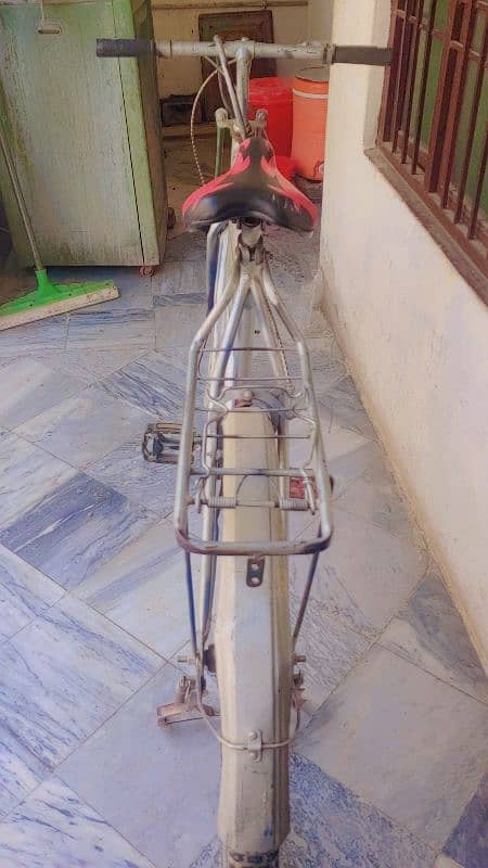 cycle for sale achi condition main hai paint new 2