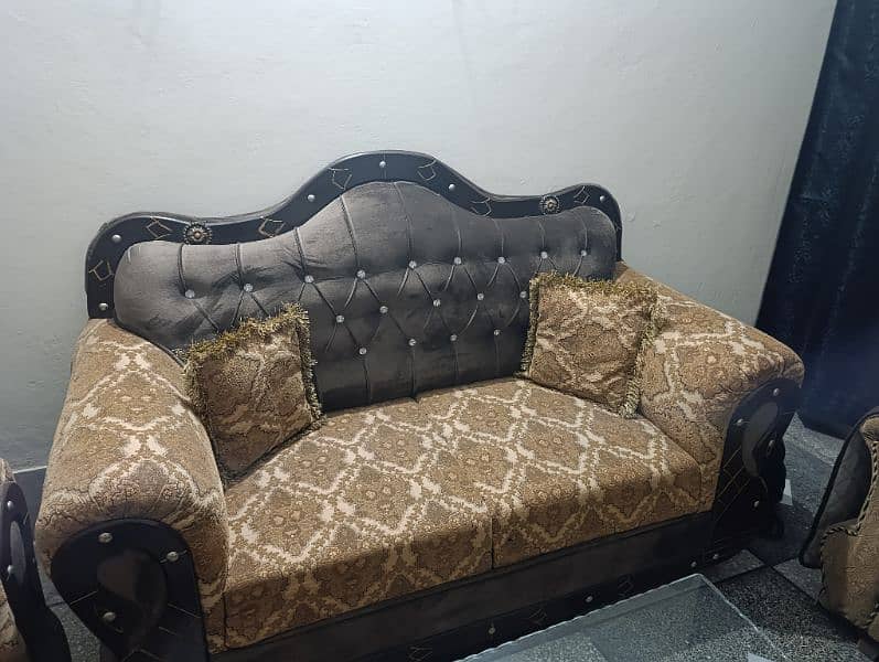 6 seater poshish sofas set available for sale 3