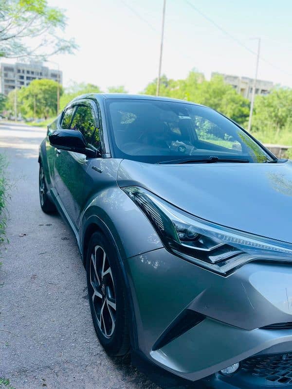 Toyota C-HR 2017 1