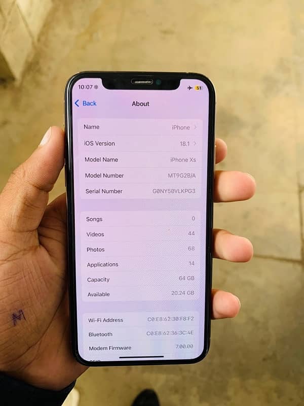 iphone xs golden colour 64  memory  battery 80% all 0