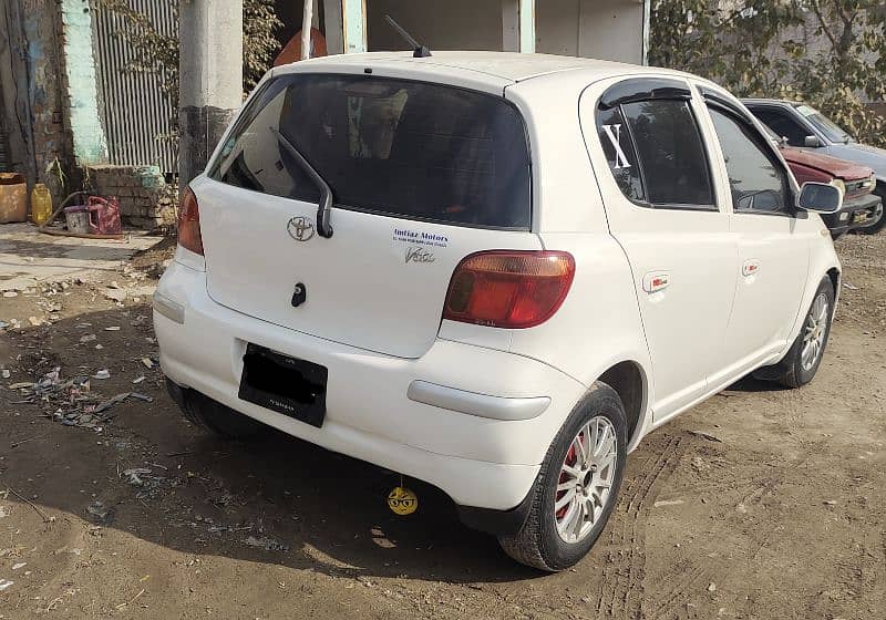 Toyota Vitz 2002 4