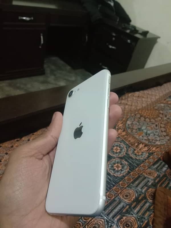 iPhone SE 2020 64 gb 4