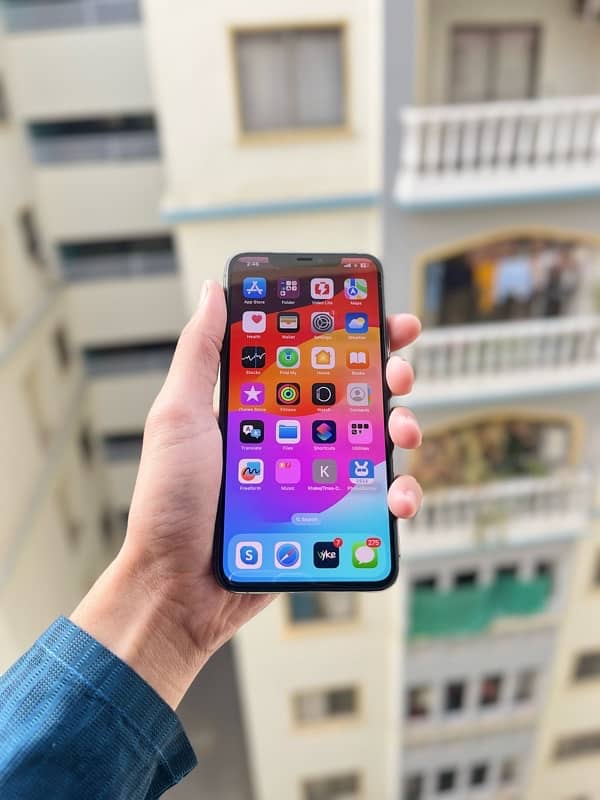 iphone 11 pro Max for sell 9