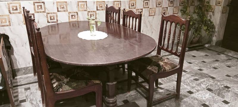 Dinning table and chairs 0