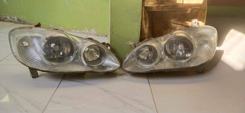 Toyota Corolla heade lights in good condition 0