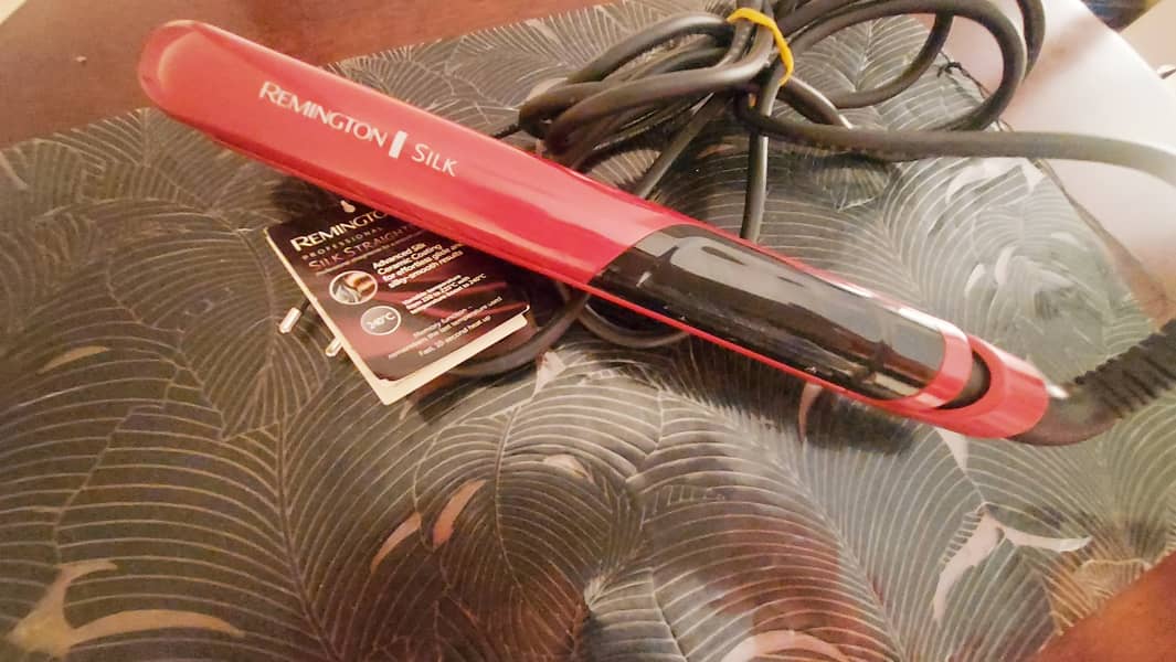 V slight used remington silk ceremic hair straightener 6