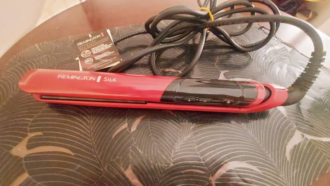 V slight used remington silk ceremic hair straightener 7