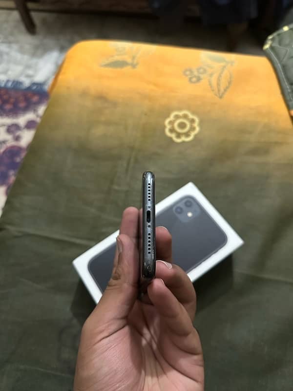 iPhone 11 128gb PTA Approved 7