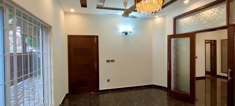 10 Marla House For Sale In Jasmine Block Bahria Town Lahore 23