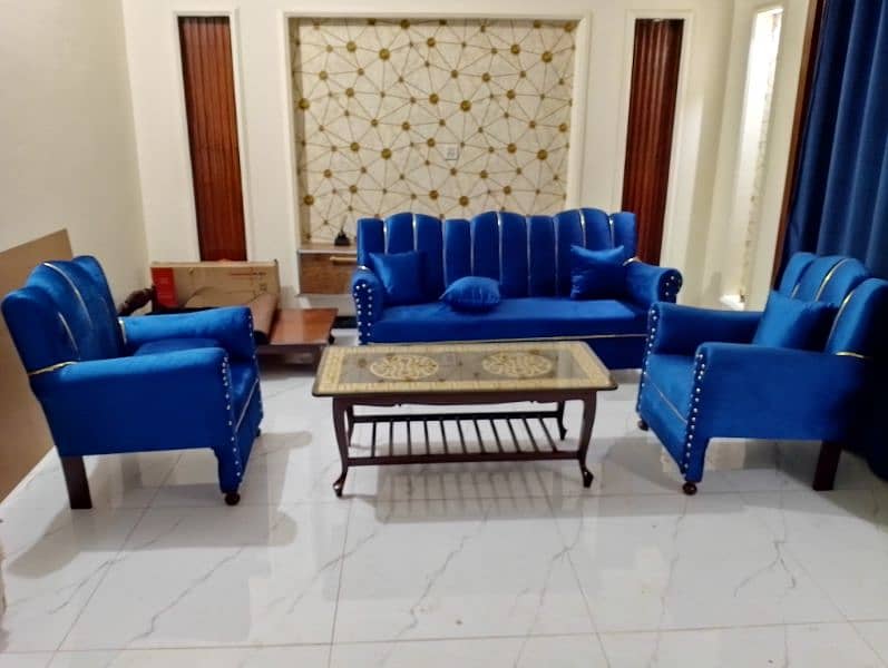 5 seater sofa set Tali ki lakri mein h shifting ki wja say sale kr rhe 1