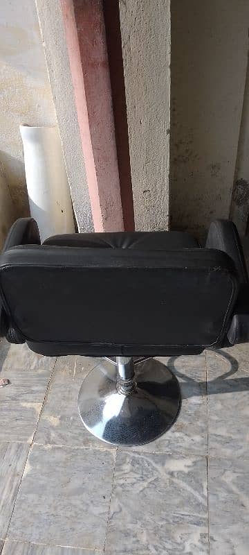 Beauty Parlour Hydraulic Chair 1