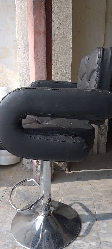 Beauty Parlour Hydraulic Chair 3