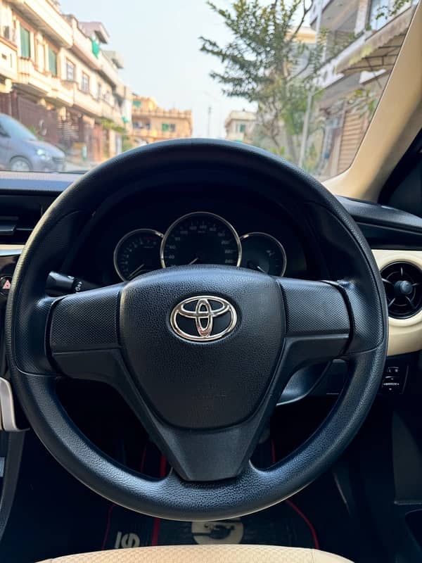 Toyota Corolla GLI 1.3 Manual 2018 12