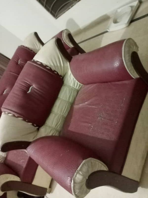 5 seeter dubai style sofa for urgent sale 0