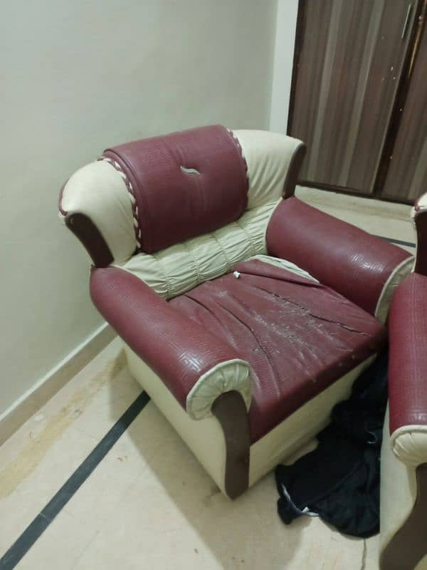 5 seeter dubai style sofa for urgent sale 1