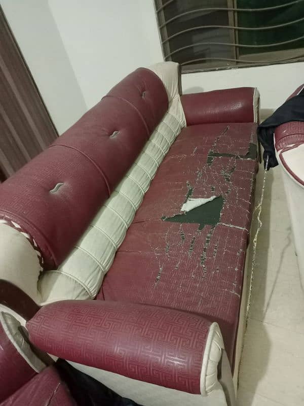 5 seeter dubai style sofa for urgent sale 2