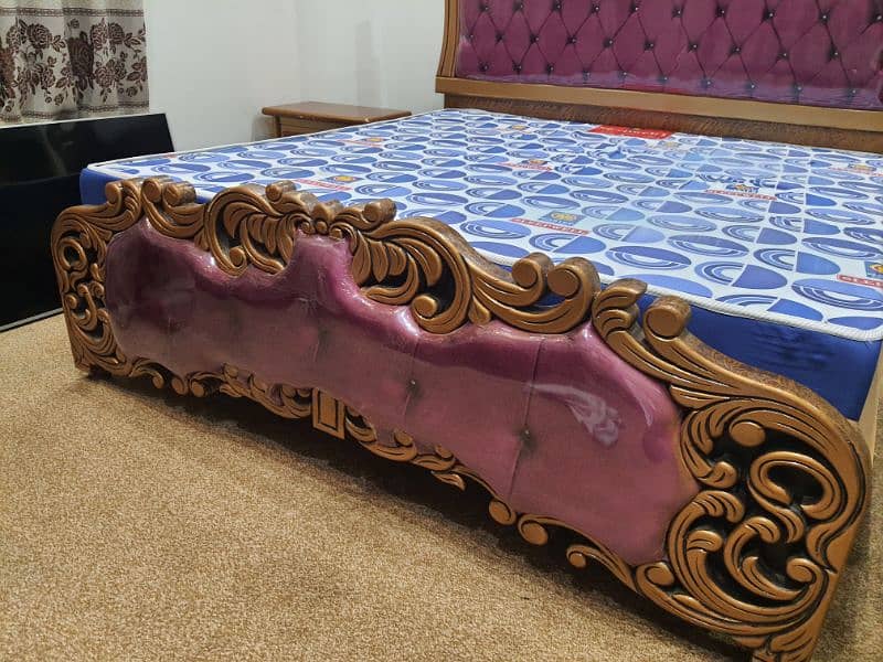 carving bed set New not used With out mattris cinyoti style (just call 2